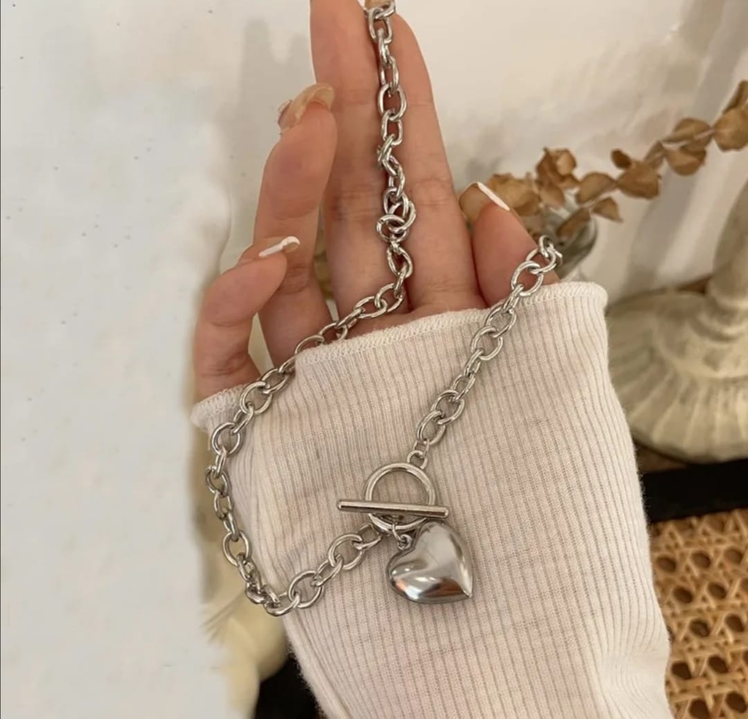BIG HEART PENDANT NECKLACE -SILVER COLOR