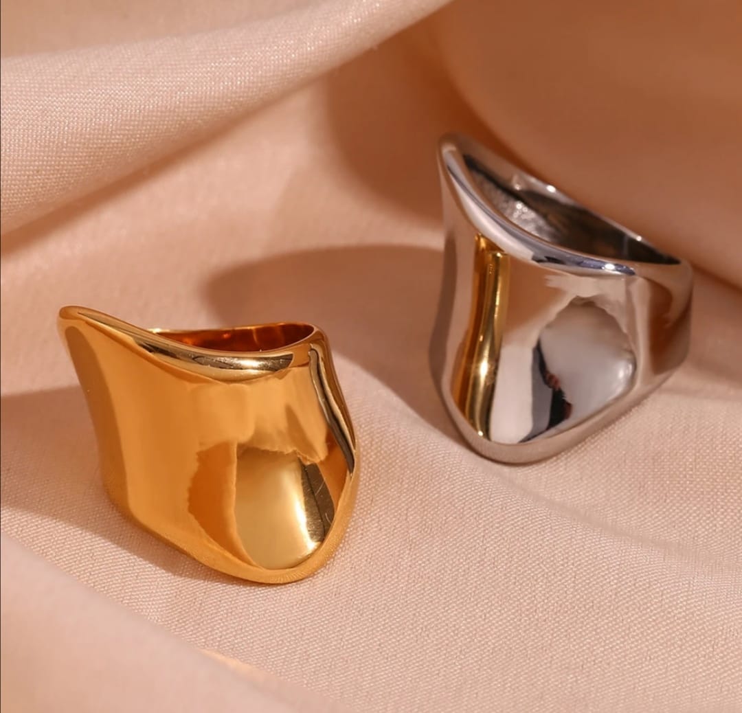 EXAGGERATED GLOSSY RING