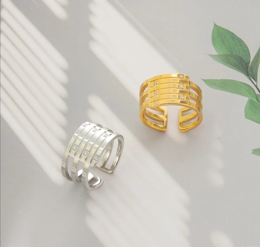 MULTI-LAYERS TWINKLING CUBIC ZIRCON RING