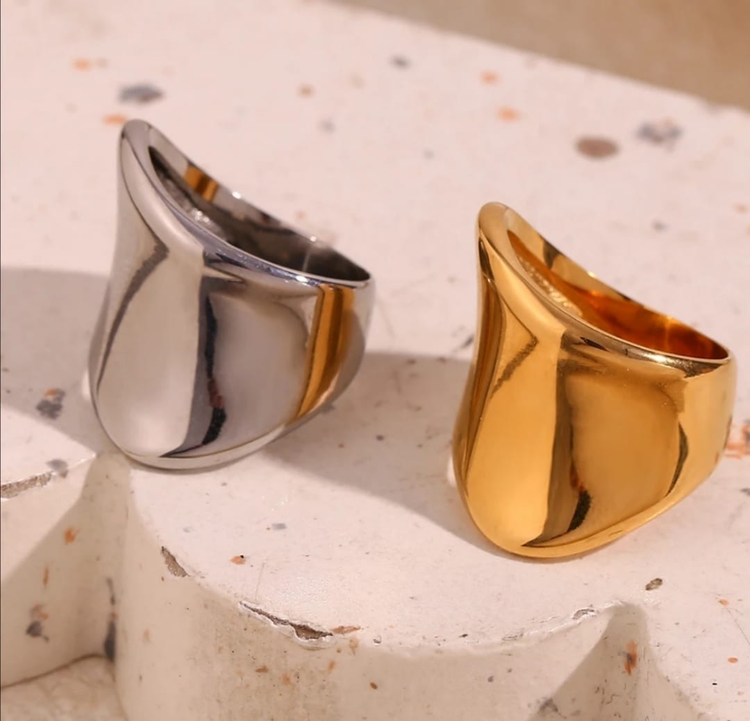 EXAGGERATED GLOSSY RING