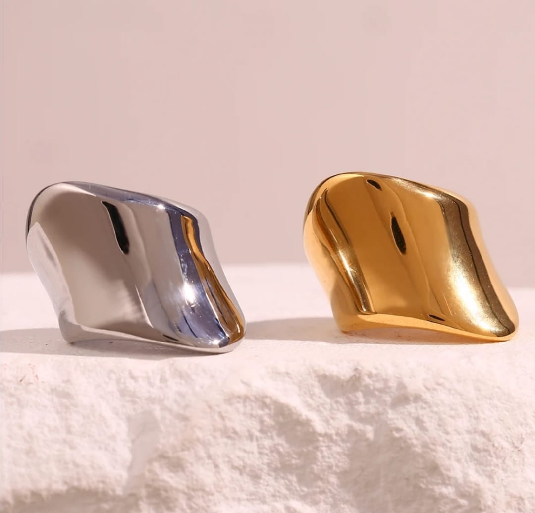 EXAGGERATED GLOSSY RING