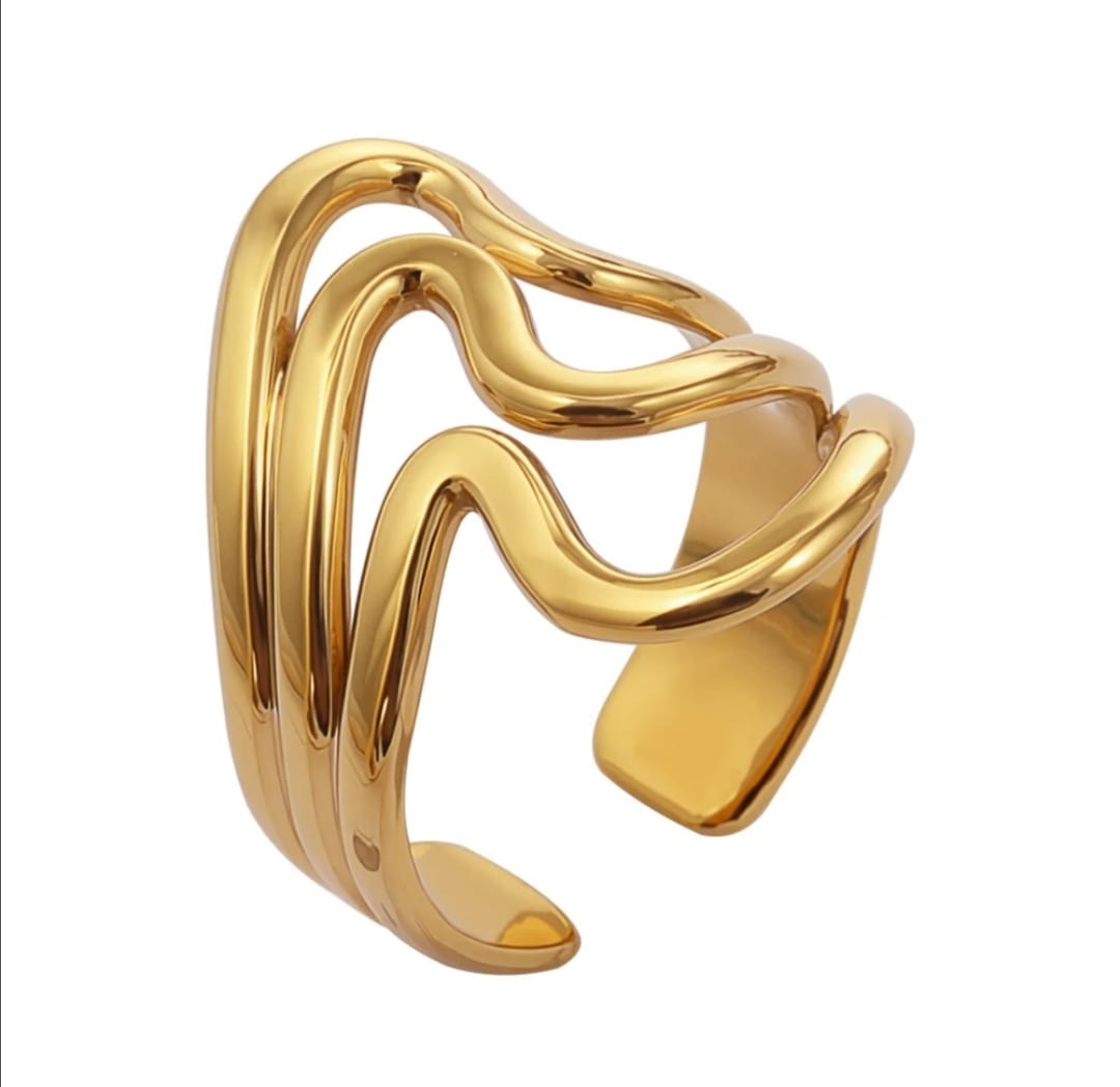 WAVY DESIGN RING