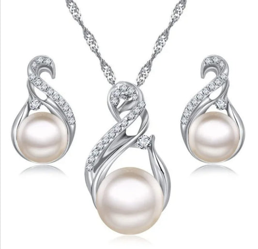 WEDDING CRYSTAL PEARL PENDANT EARNING & NECKLACE SET